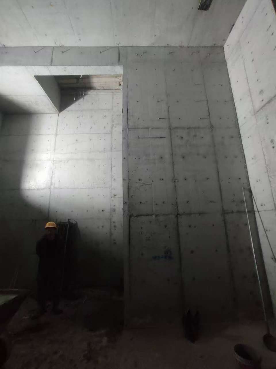 西陵墙上开槽钢筋断了有影响吗